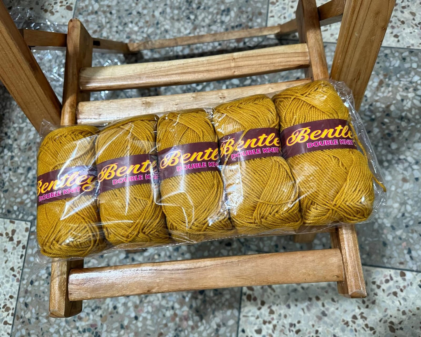 Bally/Bentley Acrylic Yarn balls 5x 4ply double knit