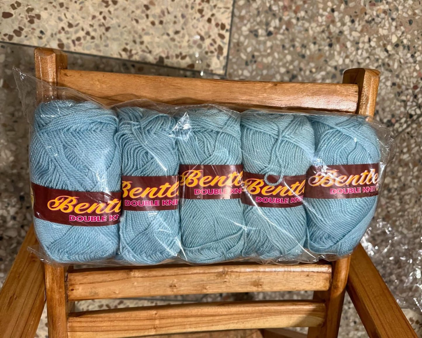 Bally/Bentley Acrylic Yarn balls 5x 4ply double knit