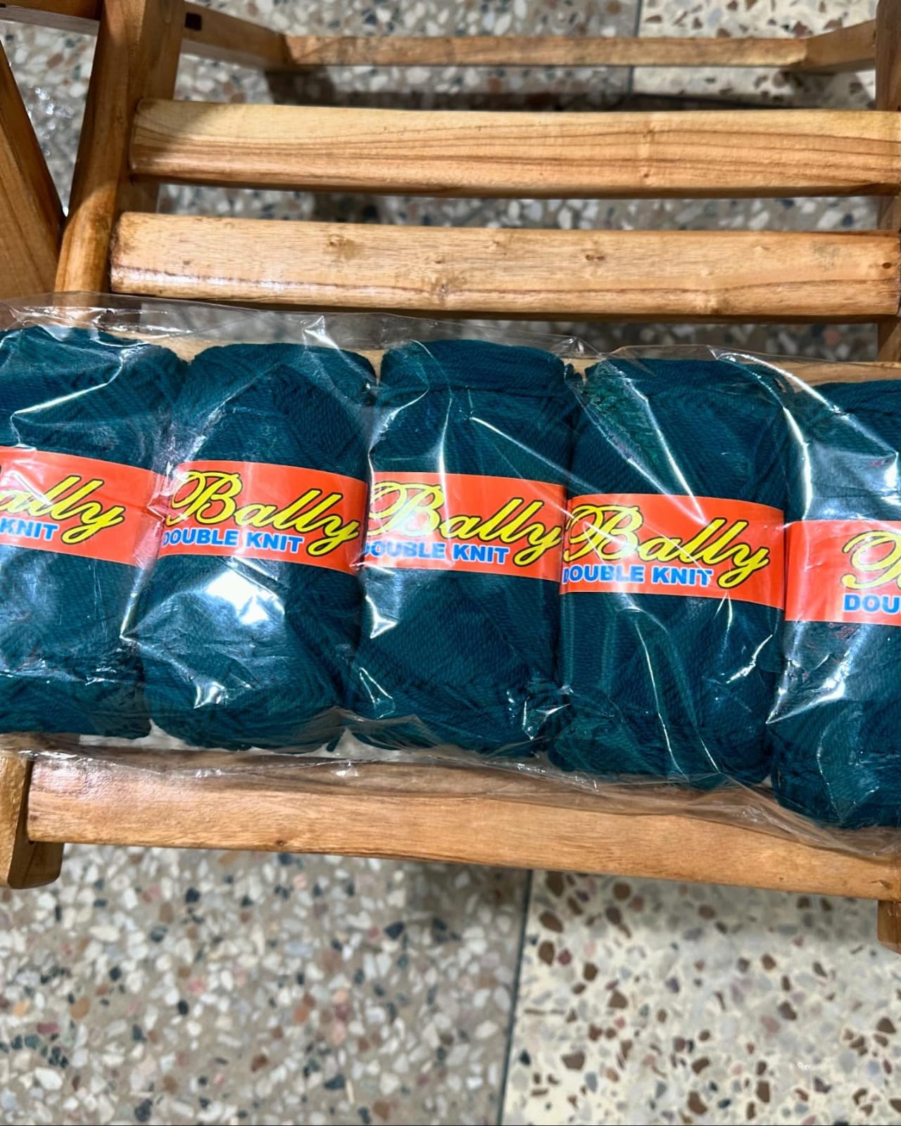 Bally/Bentley Acrylic Yarn balls 5x 4ply double knit