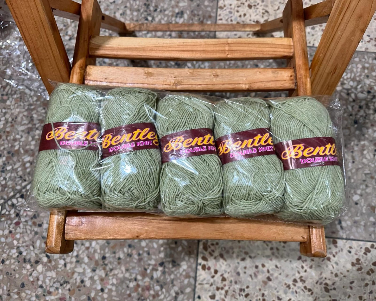 Bally/Bentley Acrylic Yarn balls 5x 4ply double knit