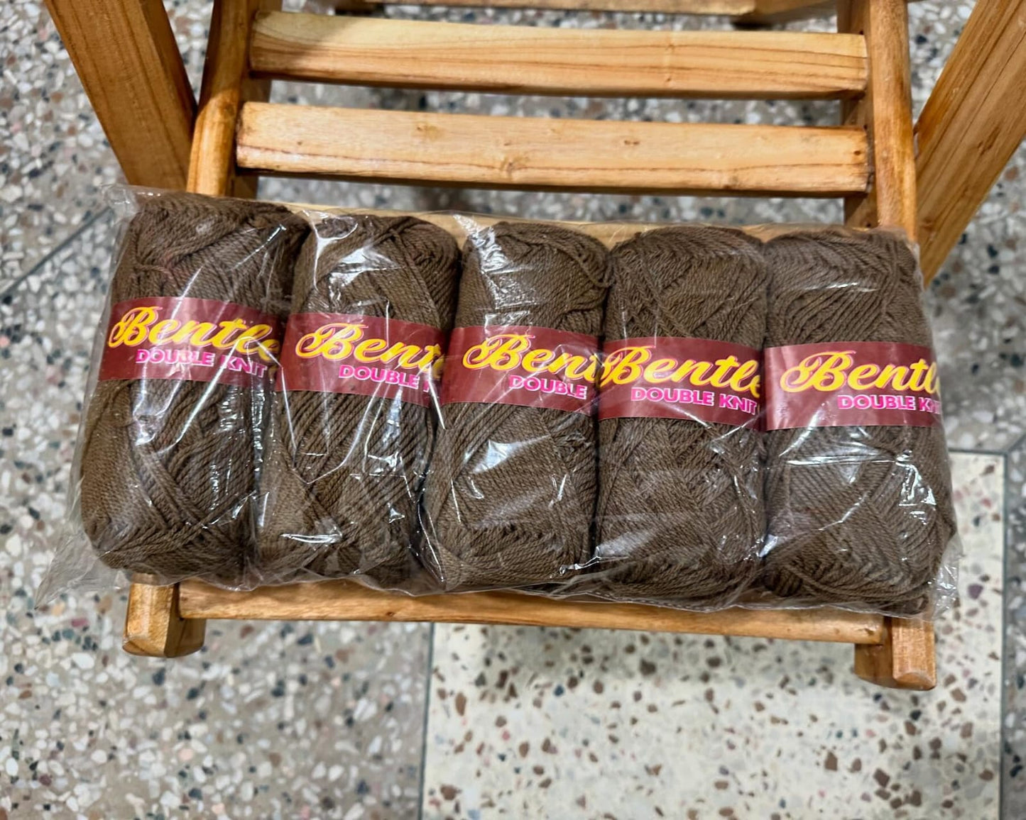 Bally/Bentley Acrylic Yarn balls 5x 4ply double knit