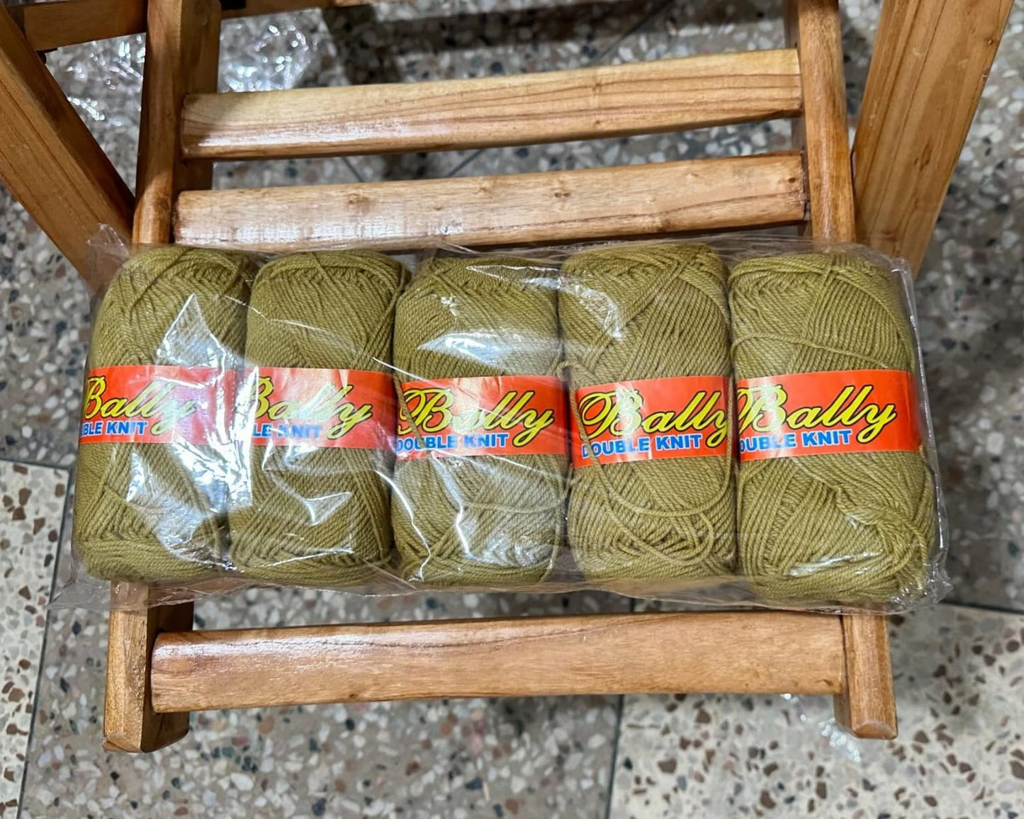 Bally/Bentley Acrylic Yarn balls 5x 4ply double knit