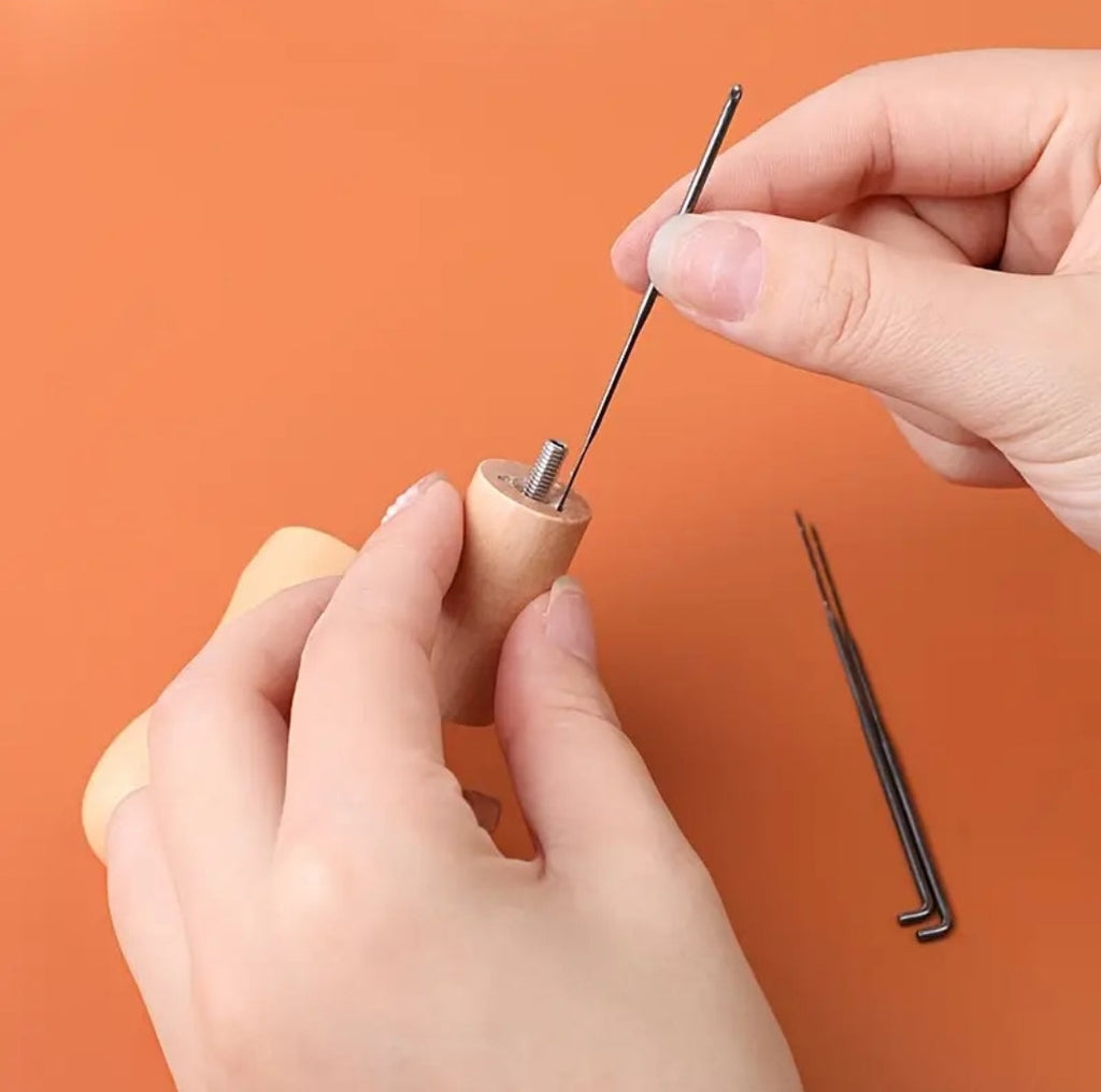 Felting Needle with three Needles Tool, Craft Felt Stitch Punch Tool with Solid Wood Handle Felting three Needles Tool